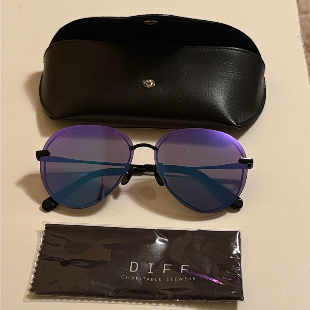 DIFF Purple Sunglasses with Black Case